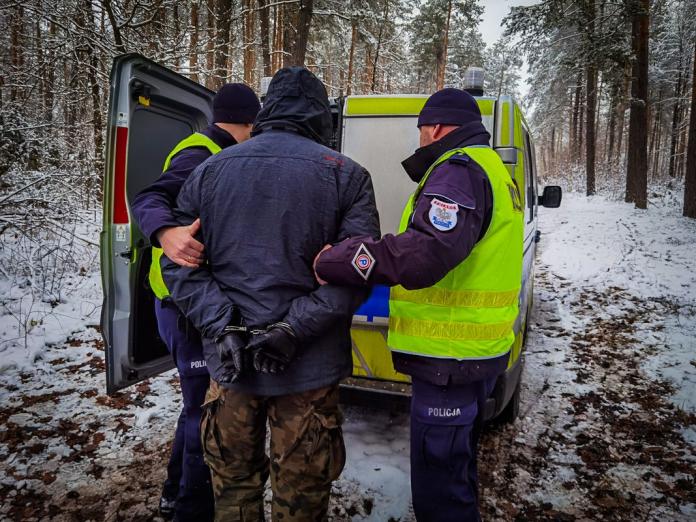 Niebezpieczna substancja w lesie –  co na to służby?