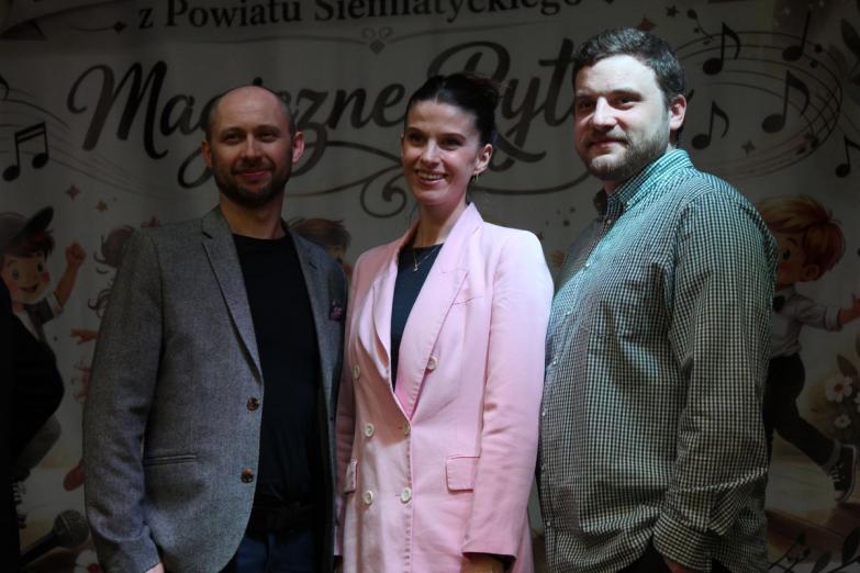 Odważnie, radośnie, tanecznym krokiem – przedszkolaki na scenie